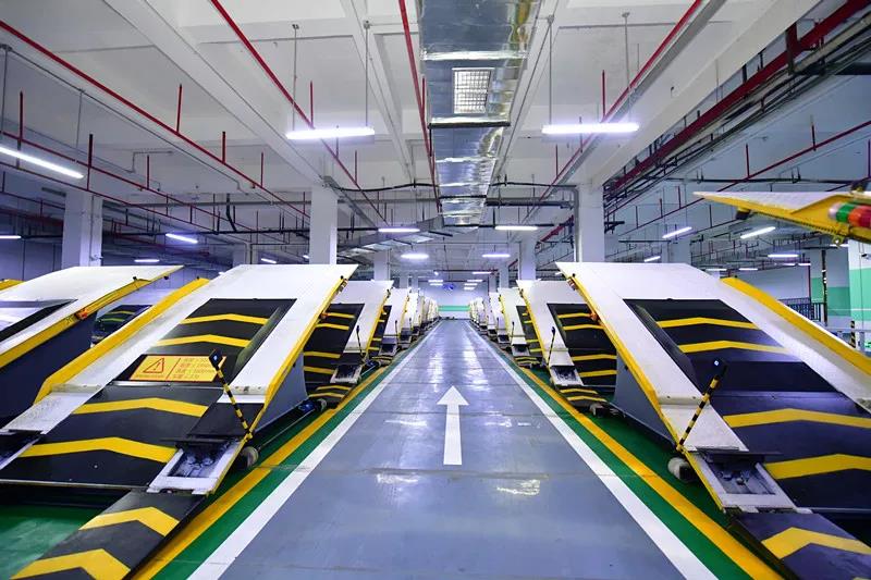 軟板廠：停車新姿勢(shì)，我信了你的“斜”！